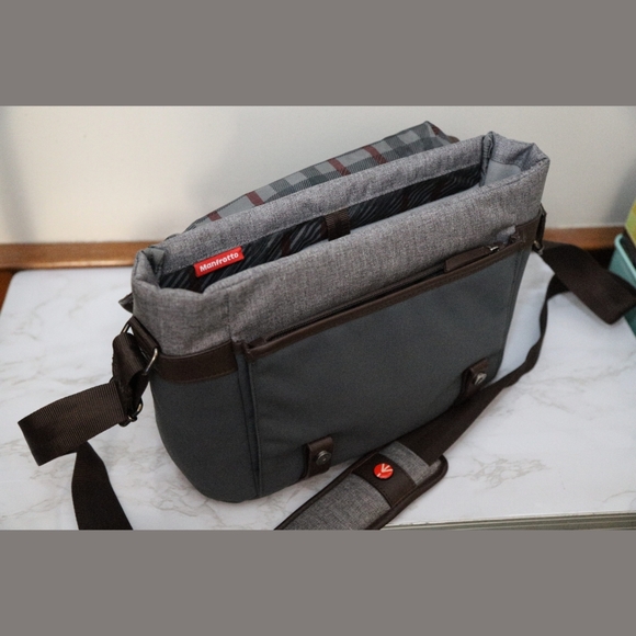 NWT Manfrotto Windsor Camera Bag Small Messenger - Picture 3 of 8